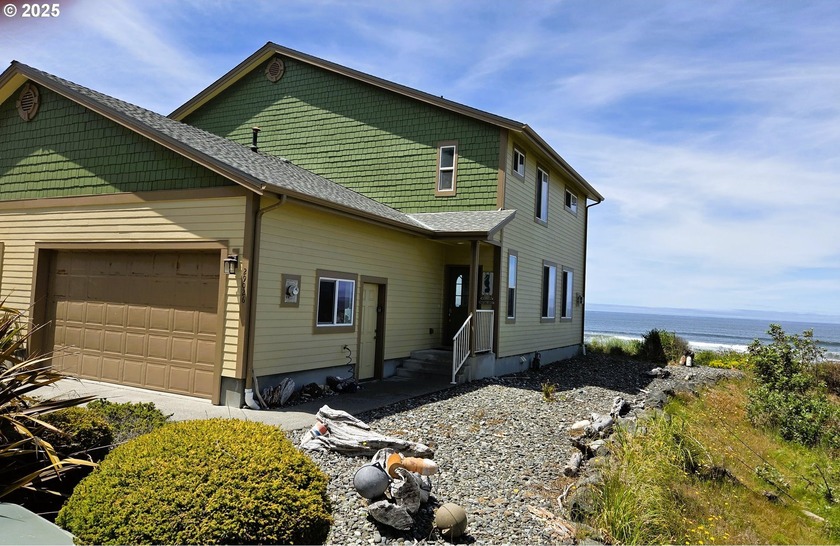 Prime Oceanfront Vacation Rental - Fully Furnished & Turnkey! - Beach Home for sale in Gold Beach, Oregon on Beachhouse.com