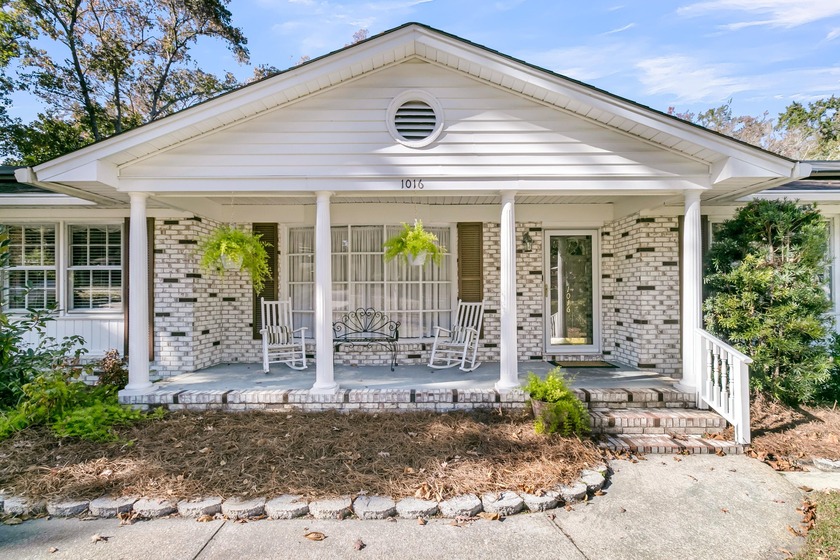 NO HOA,COVERED RV/BOAT STORAGE-Discover comfort, space & - Beach Home for sale in Hanahan, South Carolina on Beachhouse.com