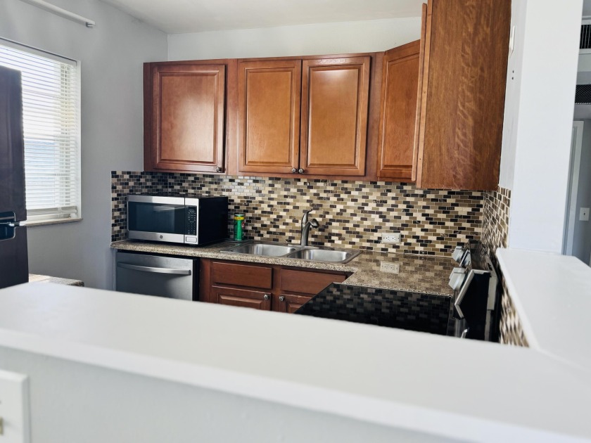 BEAUTIFUL REMODELED 2BED 1.1 BATH CONDO, SECOND FLOOR WITH - Beach Condo for sale in Boca Raton, Florida on Beachhouse.com