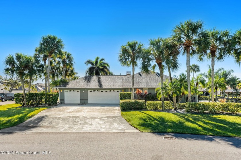 Welcome to this exquisite waterfront canal home with easy access - Beach Home for sale in Rockledge, Florida on Beachhouse.com