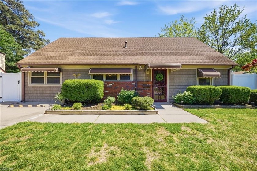 Meticulously maintained 2-story home in sought-after Poplar - Beach Home for sale in Norfolk, Virginia on Beachhouse.com