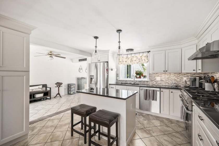 Looking for a beach house with room for a crowd & a flexible - Beach Home for sale in York, Maine on Beachhouse.com