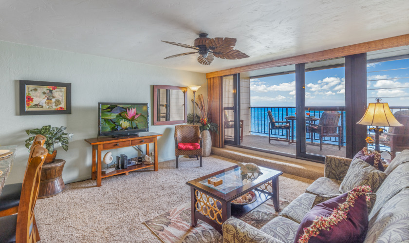 Oceanfront - Right next to the water! Air conditioned - - Beach Vacation Rentals in Lahaina, Hawaii on Beachhouse.com