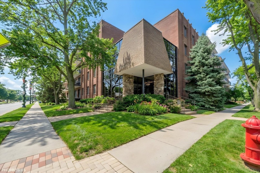 Discover comfort and convenience in this bright 2-bedroom - Beach Condo for sale in Skokie, Illinois on Beachhouse.com