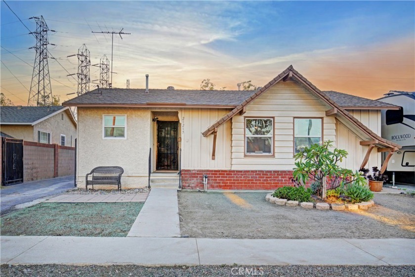 A great East Lakewood home! Easy access to 605/91/405 freeways - Beach Home for sale in Lakewood, California on Beachhouse.com