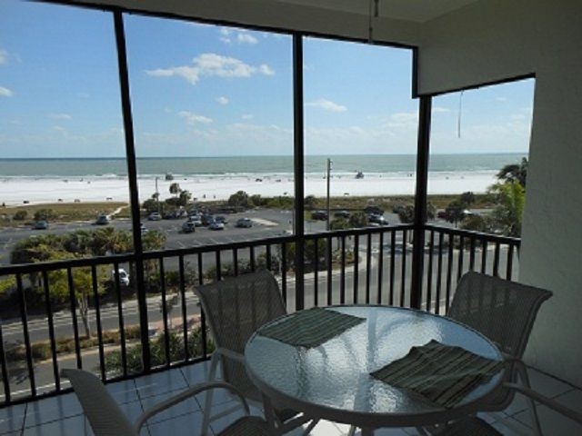 Stunning Gulf Views! 2BR 2BA 5th Floor Siesta Key Beach w Beach - Beach Vacation Rentals in Sarasota, Florida on Beachhouse.com