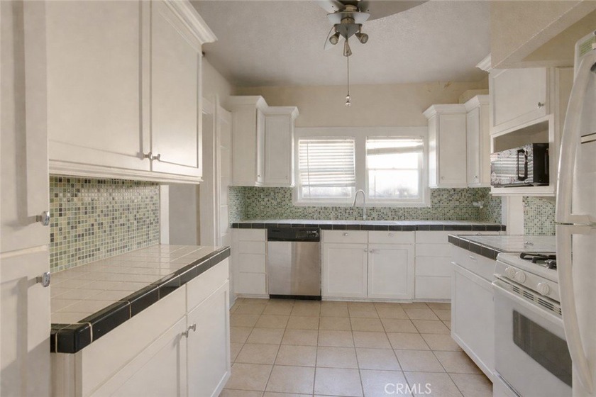 This charming well maintained 1918 Craftsman-style duplex - Beach Townhome/Townhouse for sale in San Pedro, California on Beachhouse.com