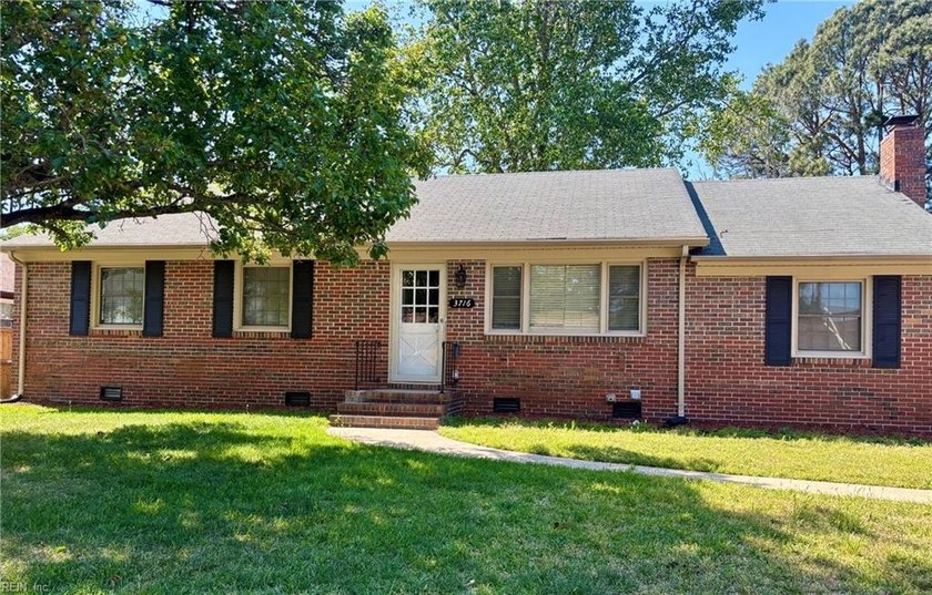 Welcome to this stunningly remodeled treasure! This beautifully - Beach Home for sale in Portsmouth, Virginia on Beachhouse.com