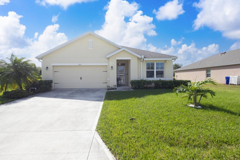 This charming single-family home offers 3 bedrooms and 2 - Beach Home for sale in Vero Beach, Florida on Beachhouse.com