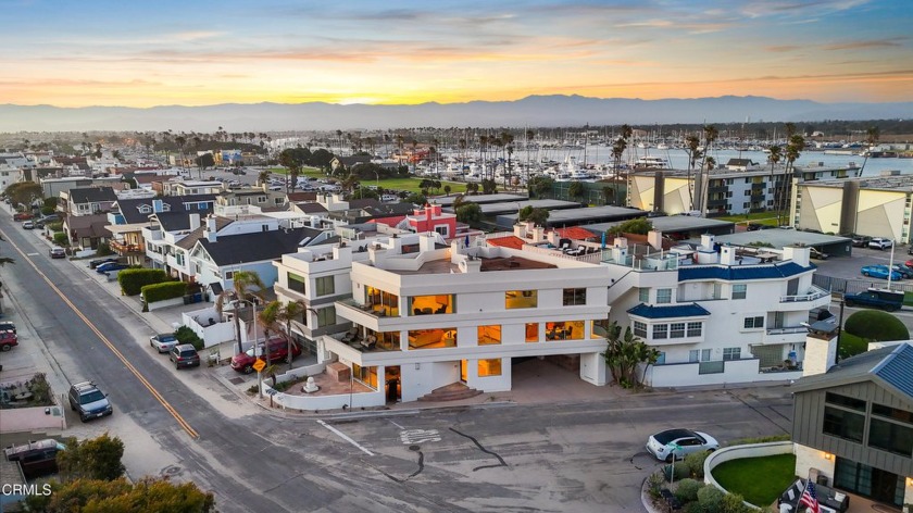 Live the Dream on Hollywood Beach with  Views & Elevator and - Beach Home for sale in Oxnard, California on Beachhouse.com