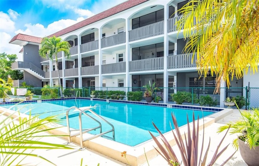 2-bed, 2-bath, 1,000 square foot condo. 50-year certification - Beach Condo for sale in Pompano Beach, Florida on Beachhouse.com