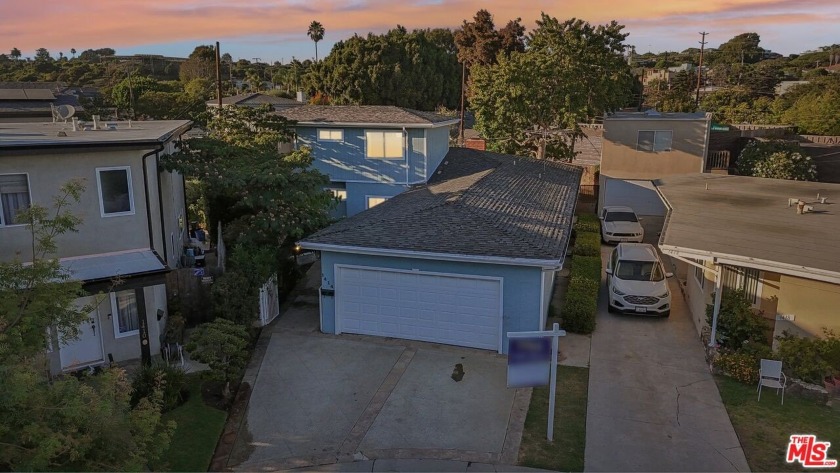 This spacious 5-bedroom, 3-bathroom home, offering over 2,500 sq - Beach Home for sale in Venice, California on Beachhouse.com