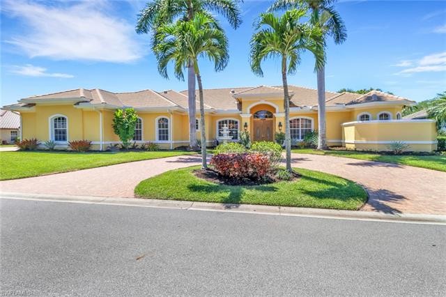 Welcome to your new home, this nearly 4500 sq ft luxury villa - Beach Home for sale in Fort Myers, Florida on Beachhouse.com