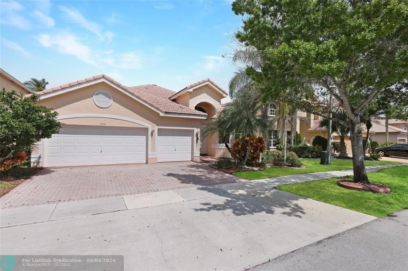Welcome to this stunning 4-bedroom, 3-bathroom lakefront home - Beach Home for sale in Miramar, Florida on Beachhouse.com