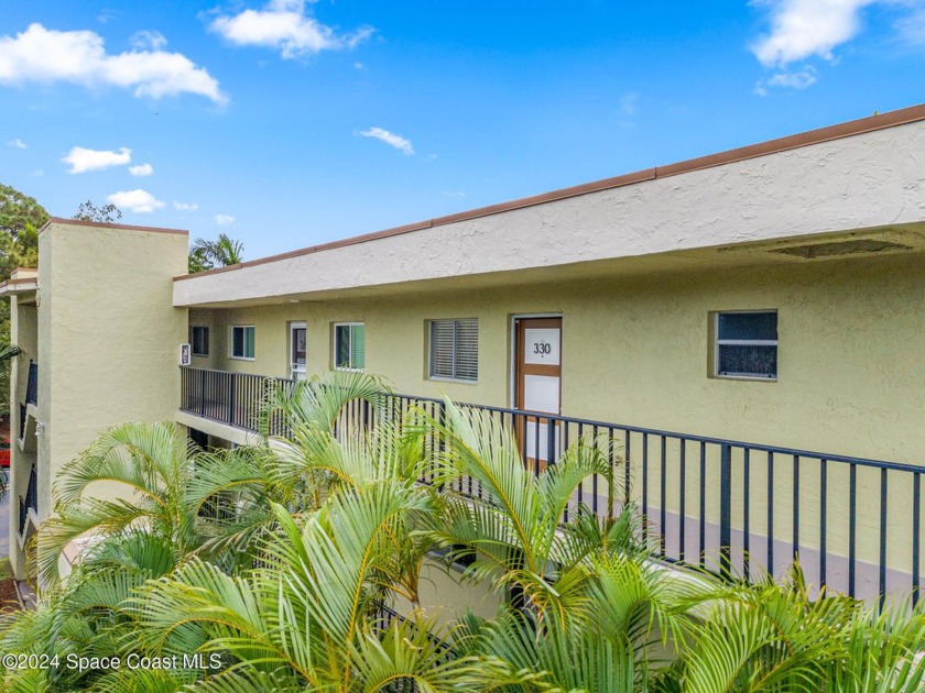 Come see this adorable 1 bed 1.5 bath canal front condo, freshly - Beach Condo for sale in Melbourne, Florida on Beachhouse.com