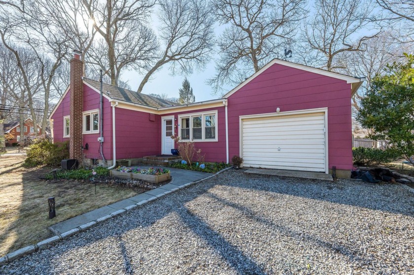 This cute two-bedroom house in Goose Bay Estates has deeded - Beach Home for sale in Southold, New York on Beachhouse.com