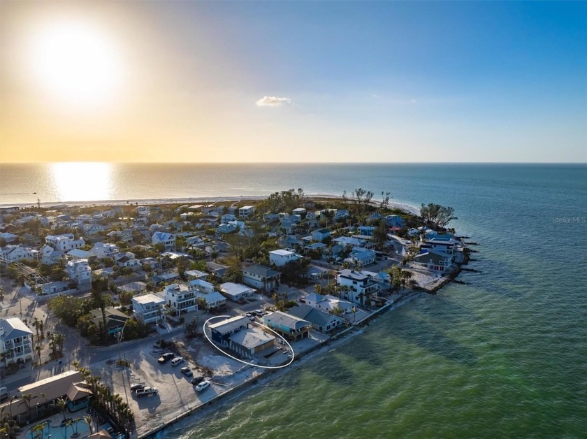 Mid-Century bayfront landmark property!   This location does not - Beach Home for sale in Anna Maria, Florida on Beachhouse.com