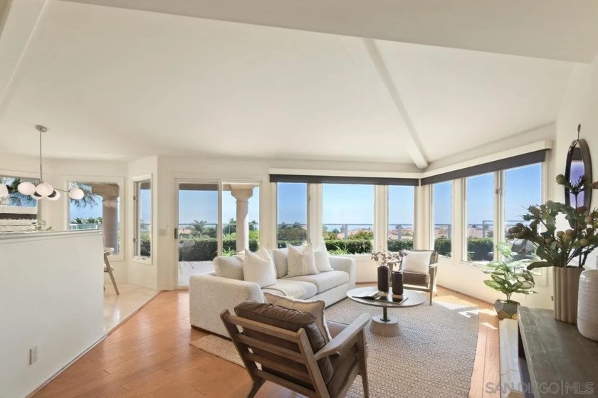 Single-story coastal living with views at Crystal Bay in La - Beach Home for sale in La Jolla, California on Beachhouse.com