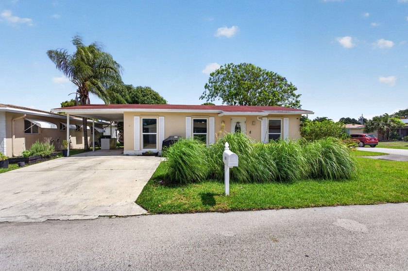 Welcome to this spacious and light-filled 3-bedroom, 2-bathroom - Beach Home for sale in Deerfield Beach, Florida on Beachhouse.com