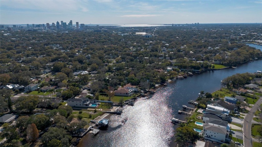 RARE 1/2 ACRE WATERFRONT LOT ON HILLSBOROUGH RIVER - Nestled in - Beach Lot for sale in Tampa, Florida on Beachhouse.com