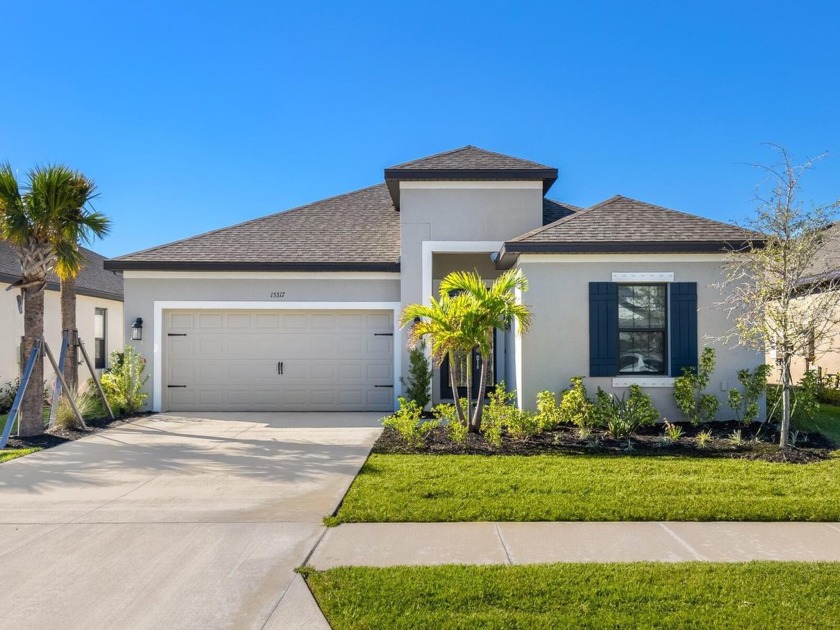 Welcome to this beautifully maintained, move-in ready home built - Beach Home for sale in Nokomis, Florida on Beachhouse.com