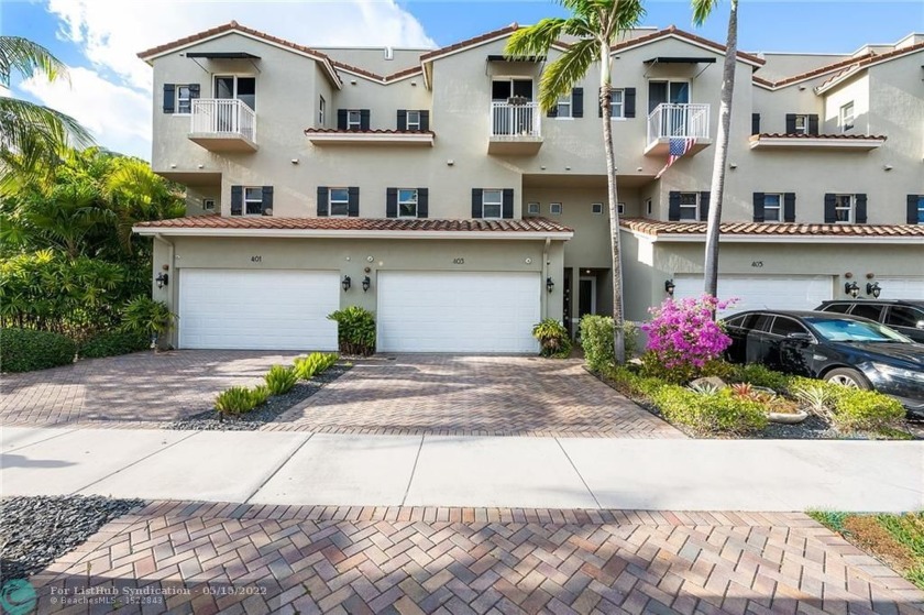 Stunning townhome recently updated. 3 bedroom 3 1/2 bathroom and - Beach Townhome/Townhouse for sale in Fort Lauderdale, Florida on Beachhouse.com