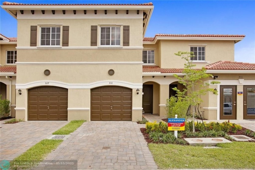 4 years young, beautiful townhome. Low HOA dues and can rent - Beach Townhome/Townhouse for sale in Deerfield Beach, Florida on Beachhouse.com