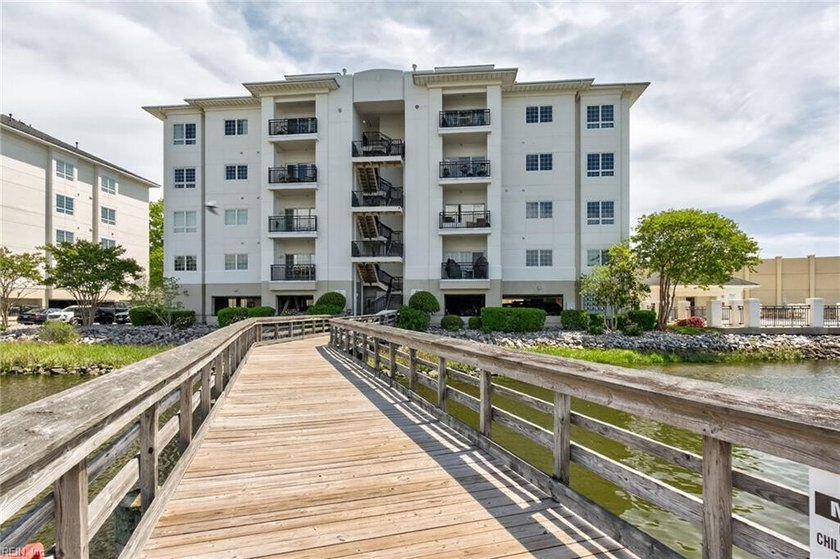This meticulously maintained luxury Linkhorn Bay Condo has 3 - Beach Condo for sale in Virginia Beach, Virginia on Beachhouse.com
