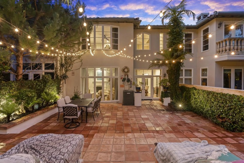 Exquisite Mediterranean home features soaring ceilings, floor to - Beach Home for sale in La Jolla, California on Beachhouse.com