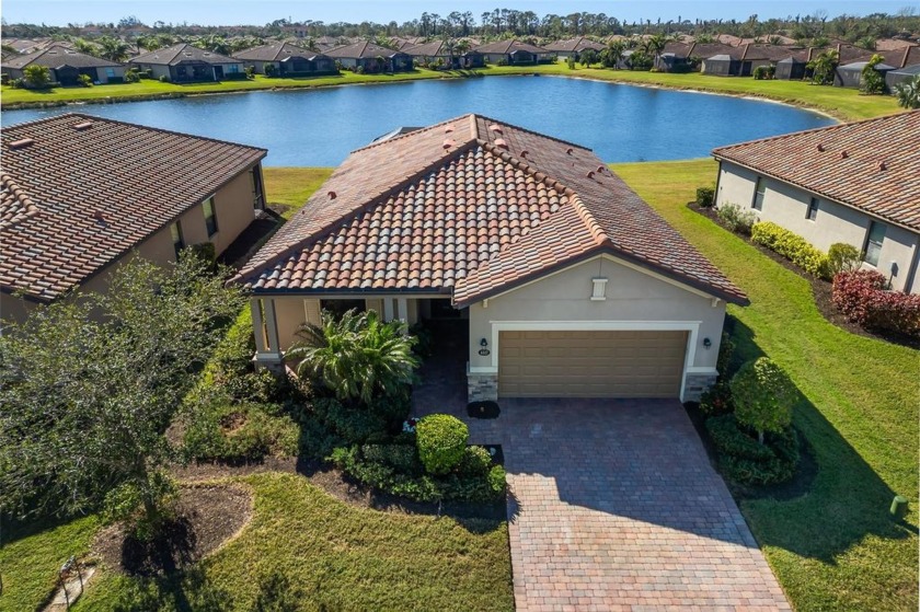 Welcome to 6517 Willowshire Way, a stunning single family home - Beach Home for sale in Bradenton, Florida on Beachhouse.com