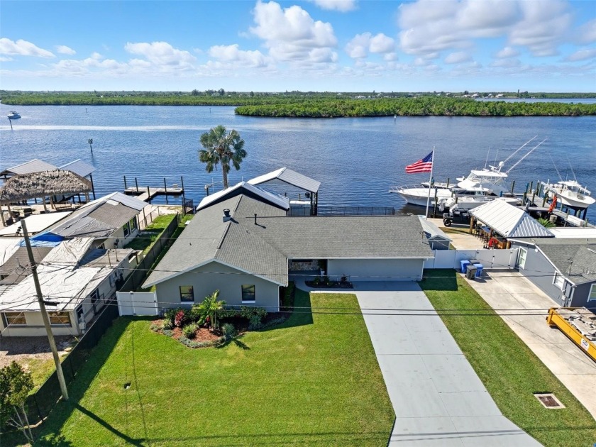 This is it! Calling all boating/fishing enthusiast to this must - Beach Home for sale in Ruskin, Florida on Beachhouse.com