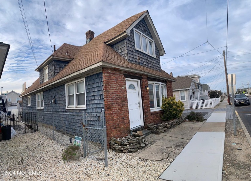 Possible 3 income per RR zone. SUBMIT ALL OFFERS!!! Pull up to - Beach Home for sale in Point Pleasant Beach, New Jersey on Beachhouse.com