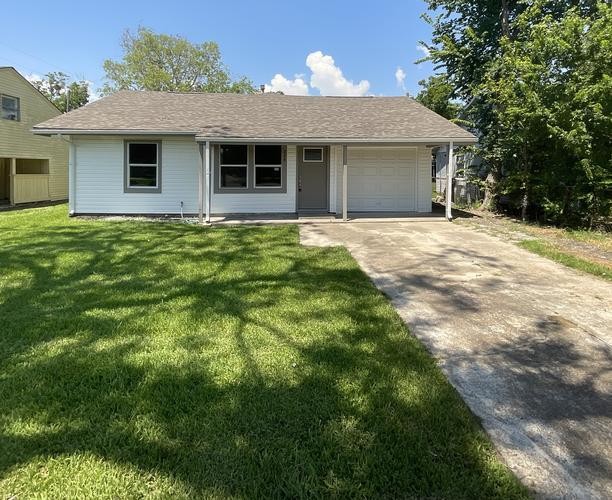 Welcome to your home in La Porte, Texas! This charming 3-bedroom - Beach Home for sale in LA Porte, Texas on Beachhouse.com