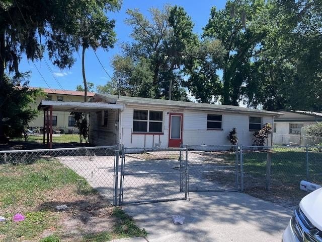 Daytona Beach single family home! 3 bedrooms 1 bathroom with a - Beach Home for sale in Daytona Beach, Florida on Beachhouse.com