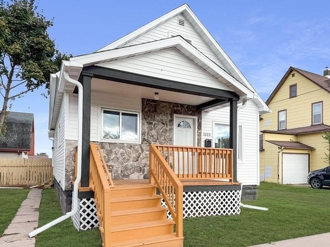 Move-in ready and beautifully updated! This charming 2+ bedroom - Beach Home for sale in Ashland, Wisconsin on Beachhouse.com