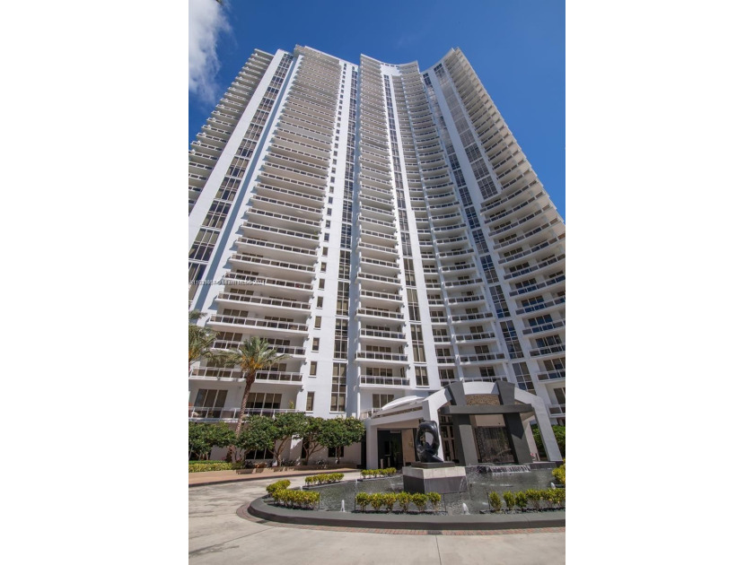 CARBONELL at Brickell Key offers from  The 32 floor an - Beach Condo for sale in Miami, Florida on Beachhouse.com