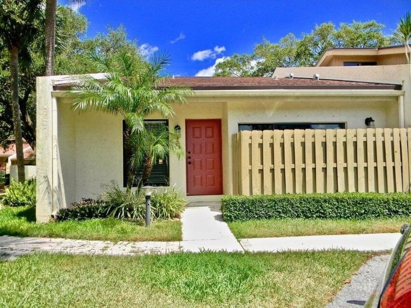 Welcome to Woodlet, a beautifully renovated townhome in highly - Beach Townhome/Townhouse for sale in Boca Raton, Florida on Beachhouse.com