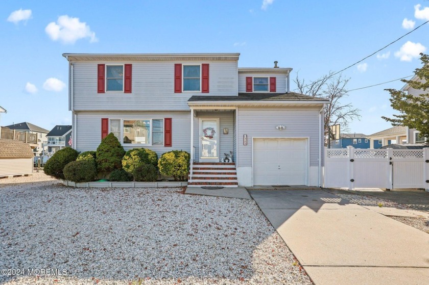 Stunning Views!  If living on the water is your dream, then look - Beach Home for sale in Toms River, New Jersey on Beachhouse.com