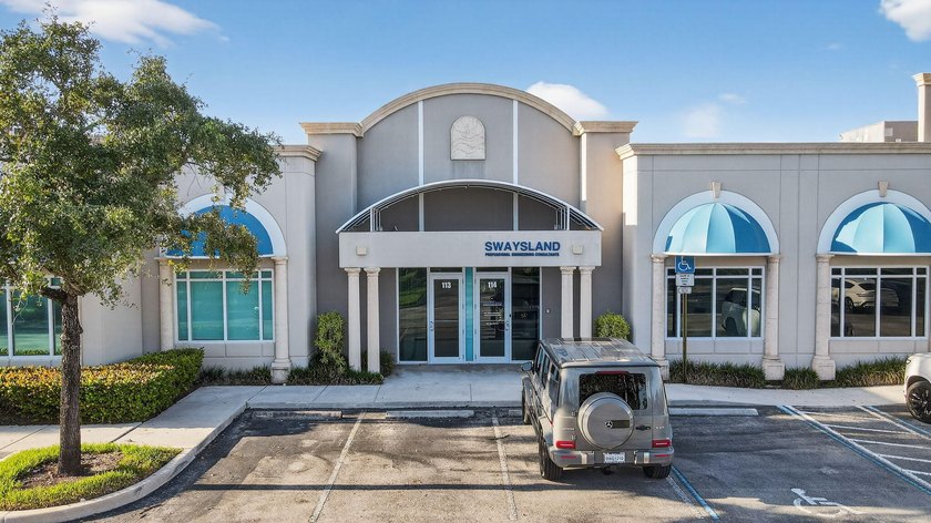 Beautifully renovated, high-end commercial space in prime sunny - Beach Lot for sale in Fort Lauderdale, Florida on Beachhouse.com