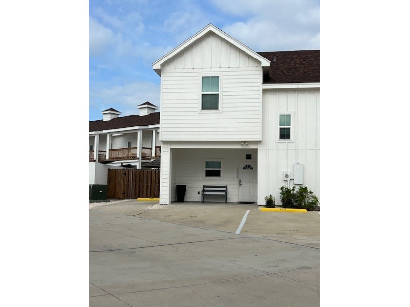 Darling End unit with extra yard space. Close to pool and other - Beach Townhome/Townhouse for sale in Corpus Christi, Texas on Beachhouse.com