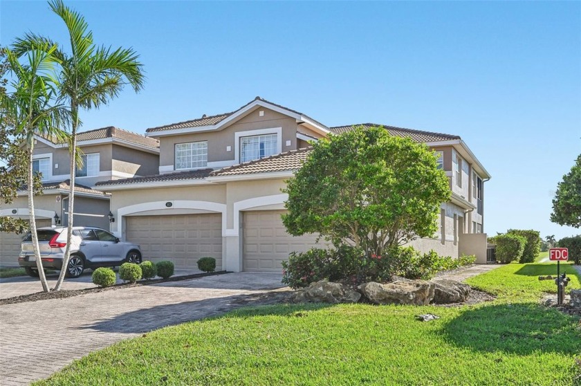 Luxurious Coach Home with Golf Membership and Stunning Views in - Beach Condo for sale in Bradenton, Florida on Beachhouse.com