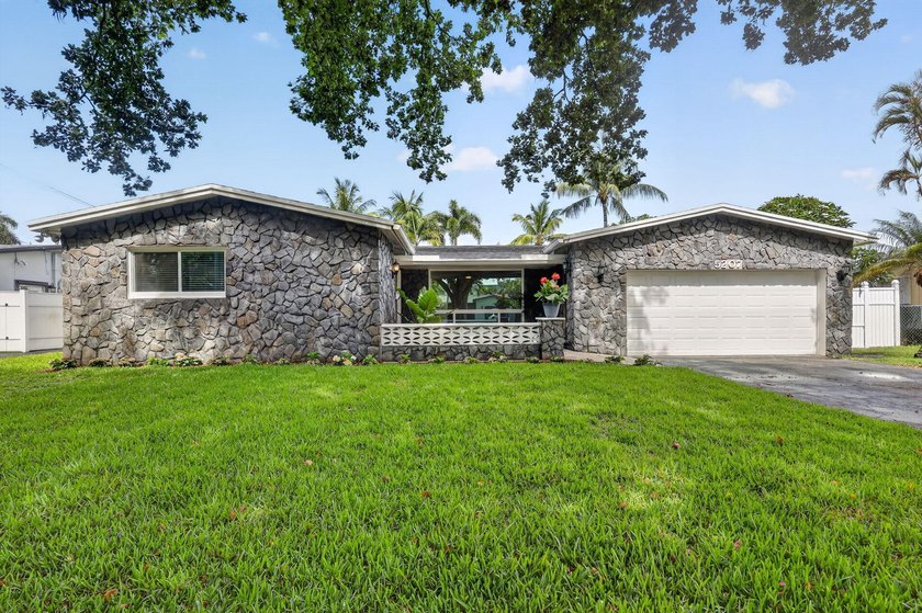 Here is your chance to live in the highly sought-after community - Beach Home for sale in Cooper City, Florida on Beachhouse.com