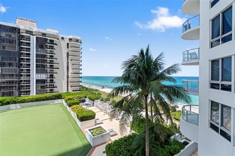 Spacious 1 bedroom 1 bath plus half bathroom.  Enjoy ocean views - Beach Condo for sale in Miami Beach, Florida on Beachhouse.com