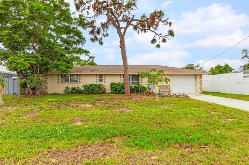 Take a look at this lovely 2 bed 2 bath home on a navigable - Beach Home for sale in Nokomis, Florida on Beachhouse.com