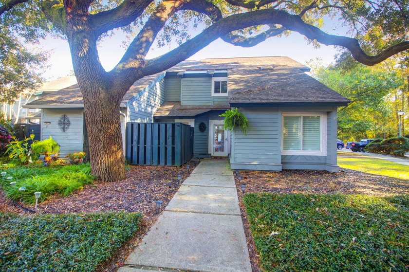 This beautiful, contemporary end-unit condo is centrally located - Beach Condo for sale in Mount Pleasant, South Carolina on Beachhouse.com