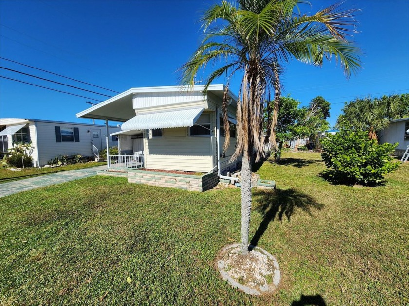 Come see this delightful one-bedroom, one-bathroom home - Beach Home for sale in Bradenton, Florida on Beachhouse.com