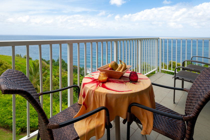 Oceanfront corner penthouse, prime views from every room! Great - Beach Vacation Rentals in Princeville, Hawaii on Beachhouse.com