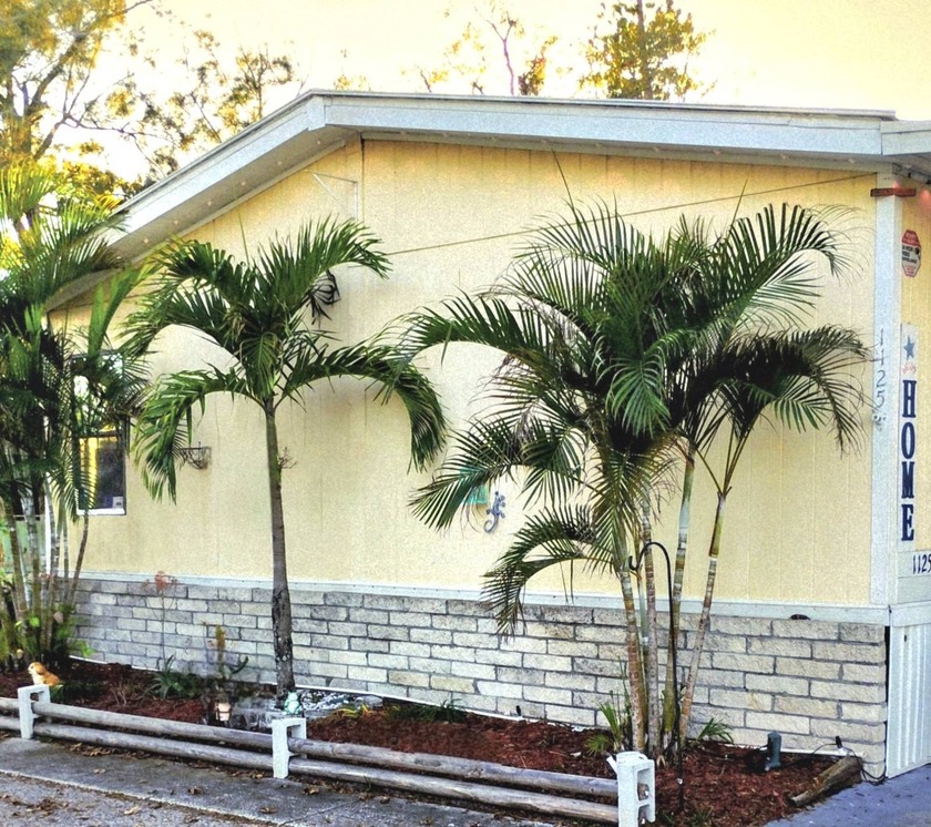 GIANT 4 BEDROOM 2 BATHROOM MANUFACTURED HOME BUILT JUST LIKE A - Beach Home for sale in Largo, Florida on Beachhouse.com
