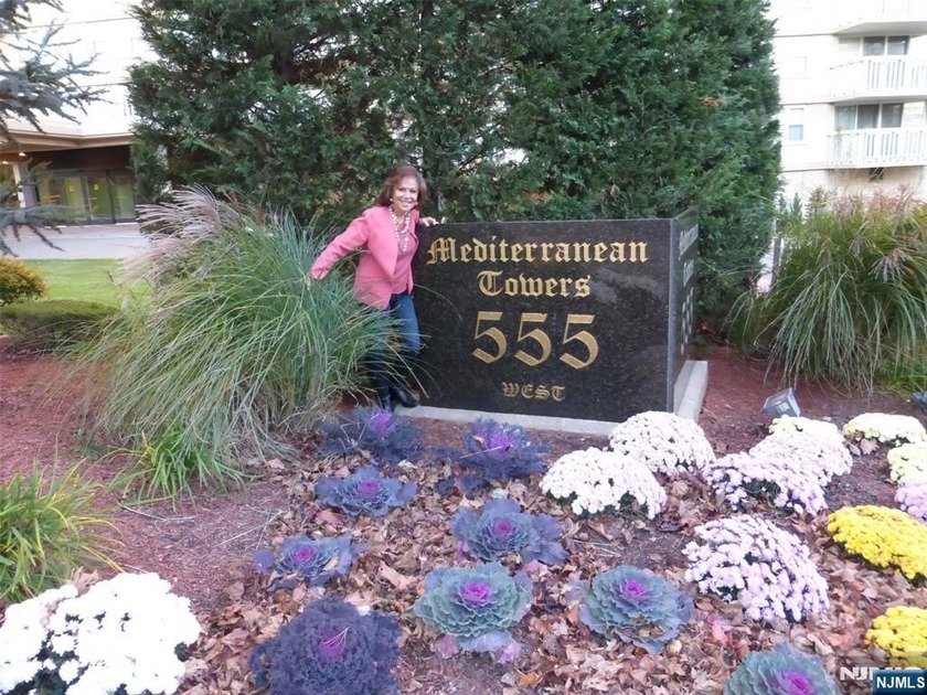 Sunny and light--2 bedroom, 2 bathroom apartment in a luxury - Beach Other for sale in Fort Lee, New Jersey on Beachhouse.com