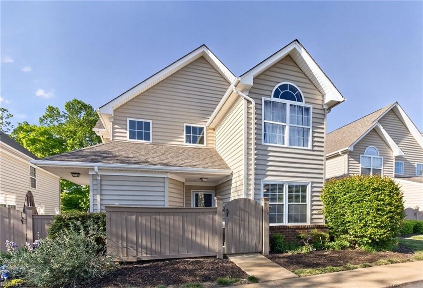 Fairway Villas living at its best - this updated 1st floor condo - Beach Condo for sale in Williamsburg, Virginia on Beachhouse.com